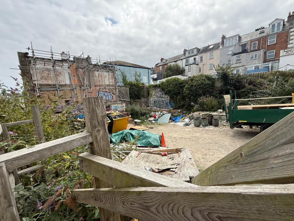 Lot: 39 - FREEHOLD LAND WITH PLANNING - View of the site